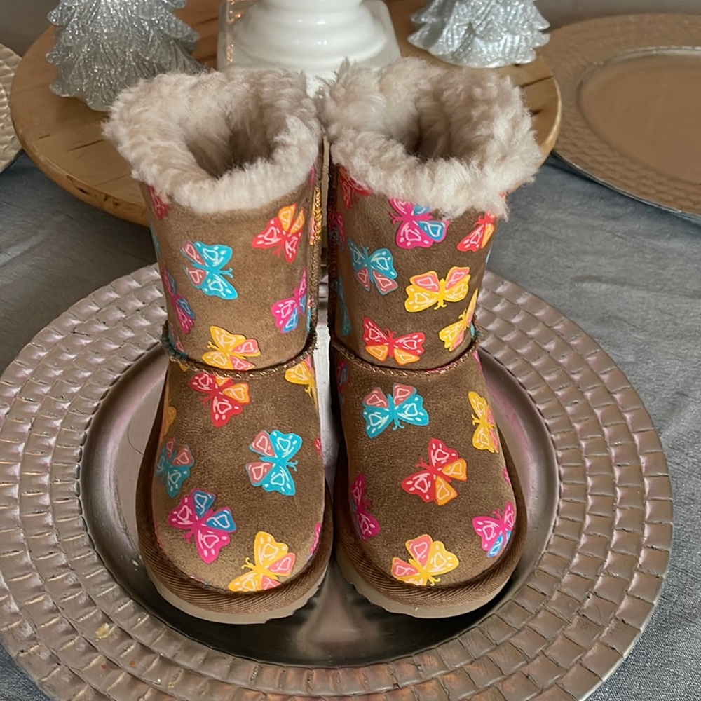 Brand New Bailey Butterfly Ribbon Uggs